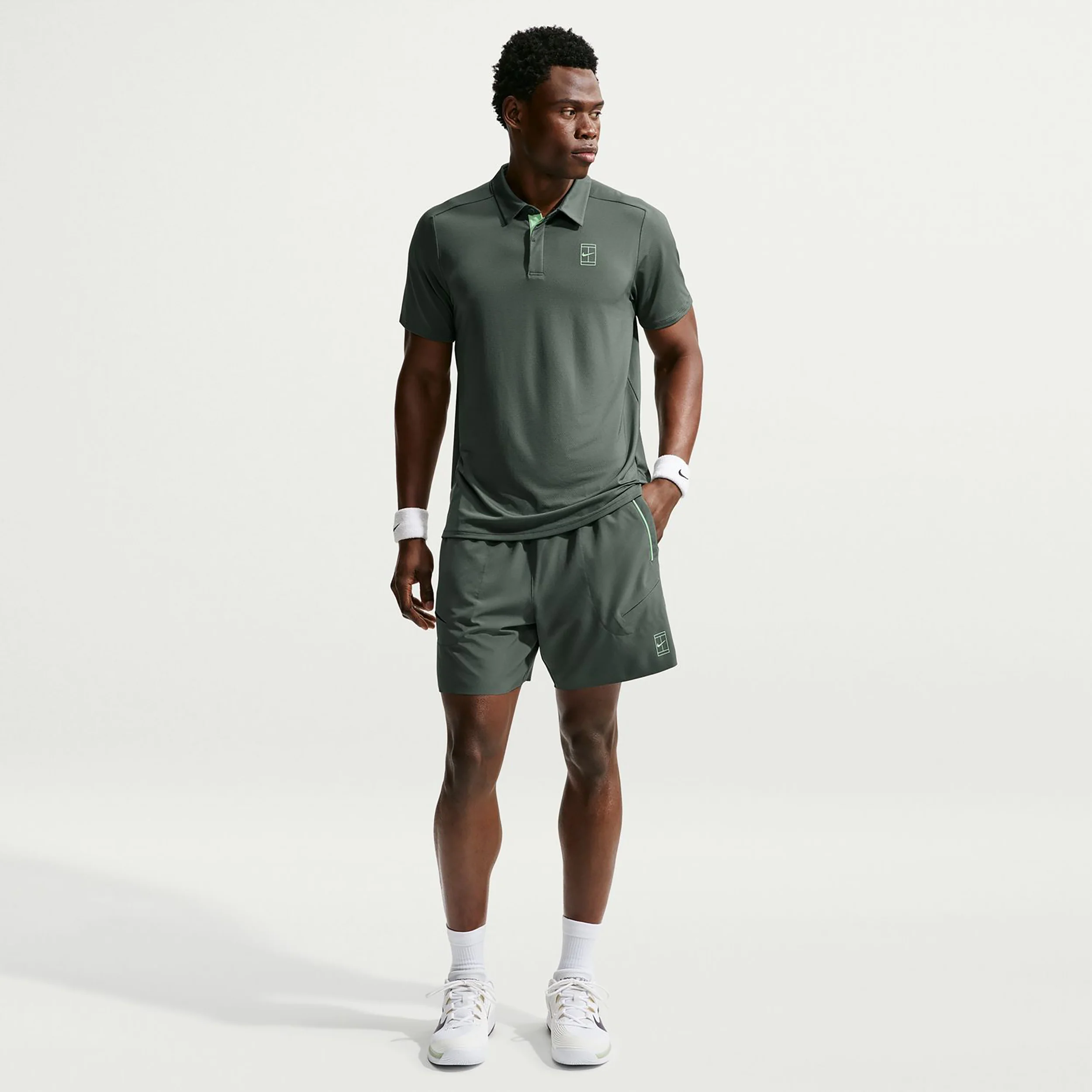 Court Dri-FIT Advantage 6in Shorts Hombres - blanco rot - Image 5